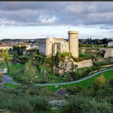 La Chambre Des Remparts Falaise  Extérieur photo