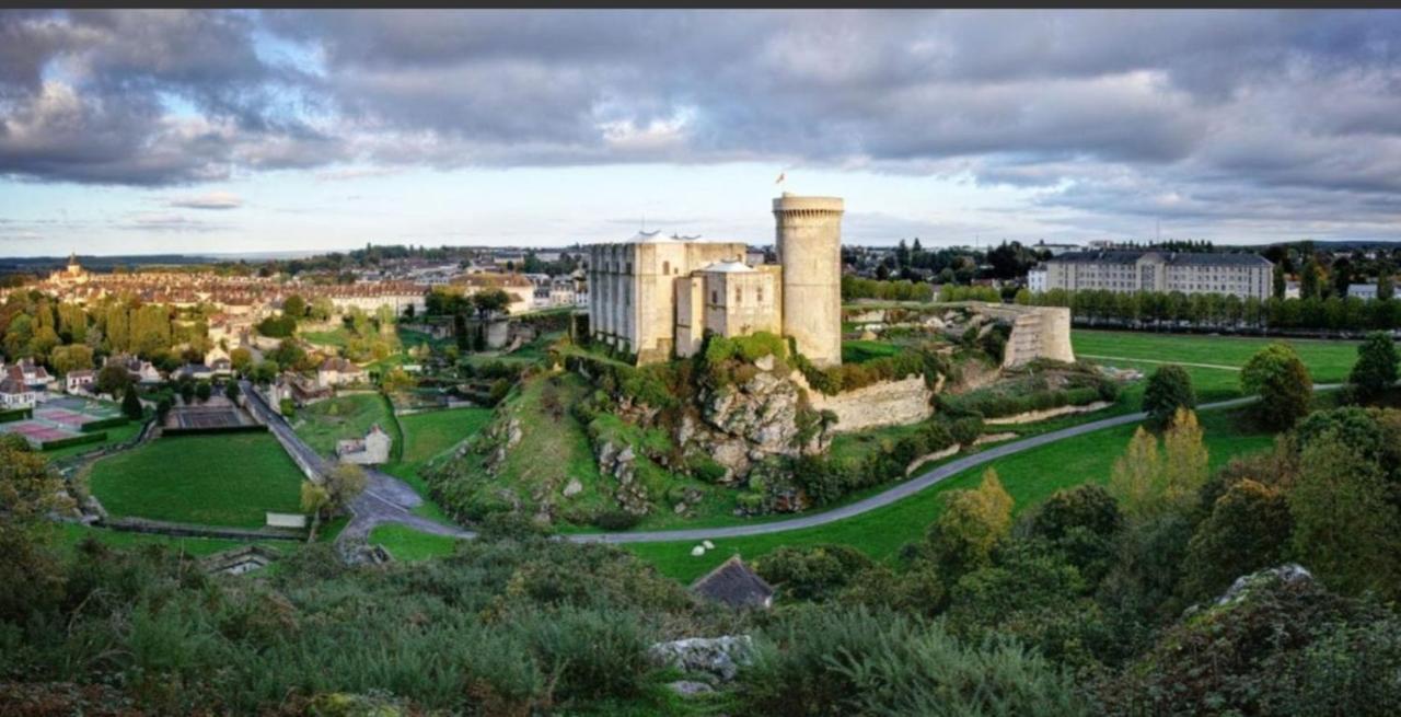 La Chambre Des Remparts Falaise  Extérieur photo